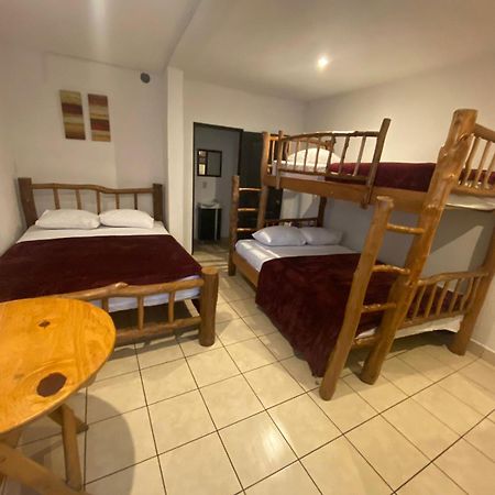 Hostal 17-52 Guatemala-Stad Buitenkant foto
